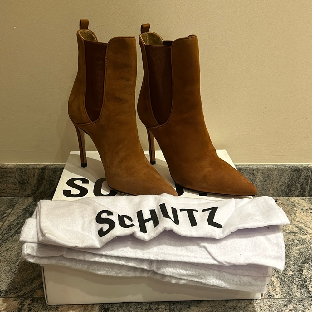 SCHUTZ size 7.5 booties